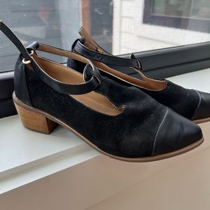 Vintage tuxedo shoes with velvet and leather. Small chunky heel. Size 39